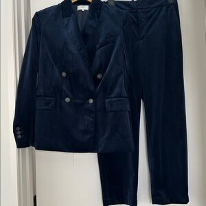 Vince women’s blue velvet double breasted blazer suit with cropped pants size 6